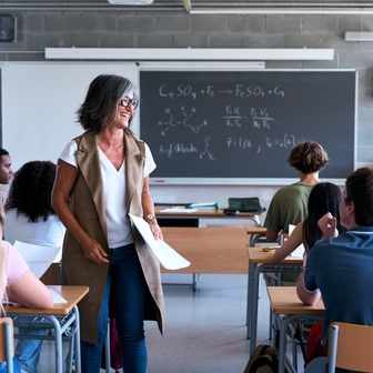 Cuánto cobra un profesor en el mundo