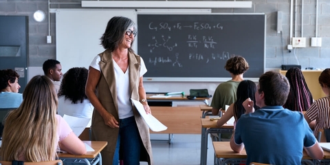 Cuánto cobra un profesor en el mundo